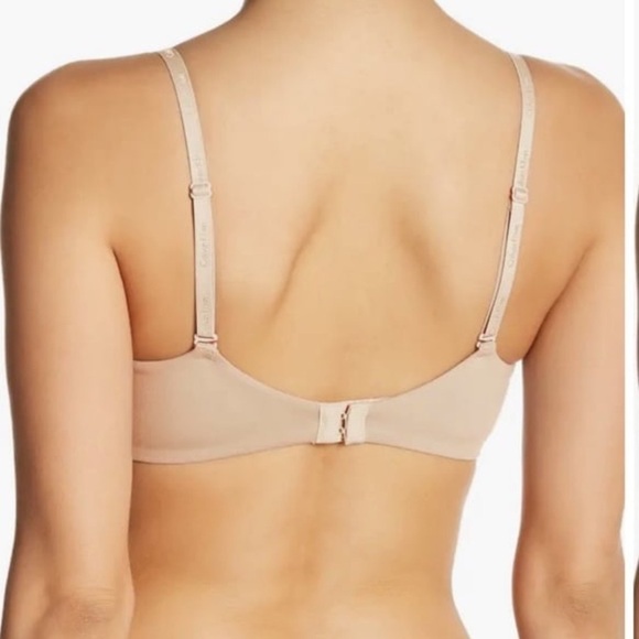 Calvin Klein Nude Push-up Crossback
Plunge Bra NWT 42.00 - Picture 2 of 3